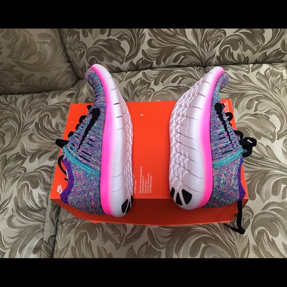 COPY - Nike WMNS Free RN Flyknit - Picture 6 of 9